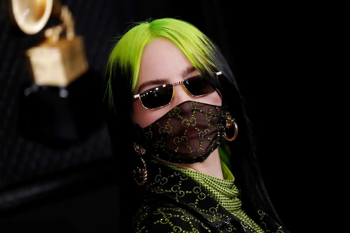 Allerede inden corona-epidemien begyndte Billie Eilish at gå med mundbind af rent æstetiske årsager. Her er hun fotograferet i januar 2020 ved årets Grammy-uddeling.