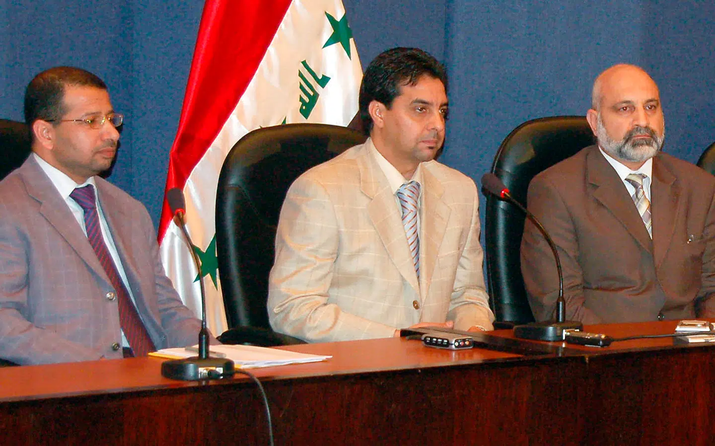 Ahmed Radhi (midten) i det irakiske parlament.