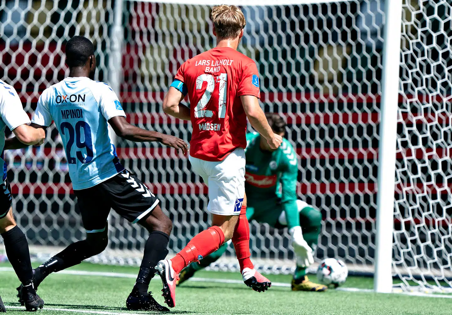 Silkeborgs Mads Emil Madsen scorer til 1-0 i 3F Superligakampen pulje 1 Silkeborg IF mod SønderjyskE på Jysk Park i Silkeborg, 21. juni 2020.