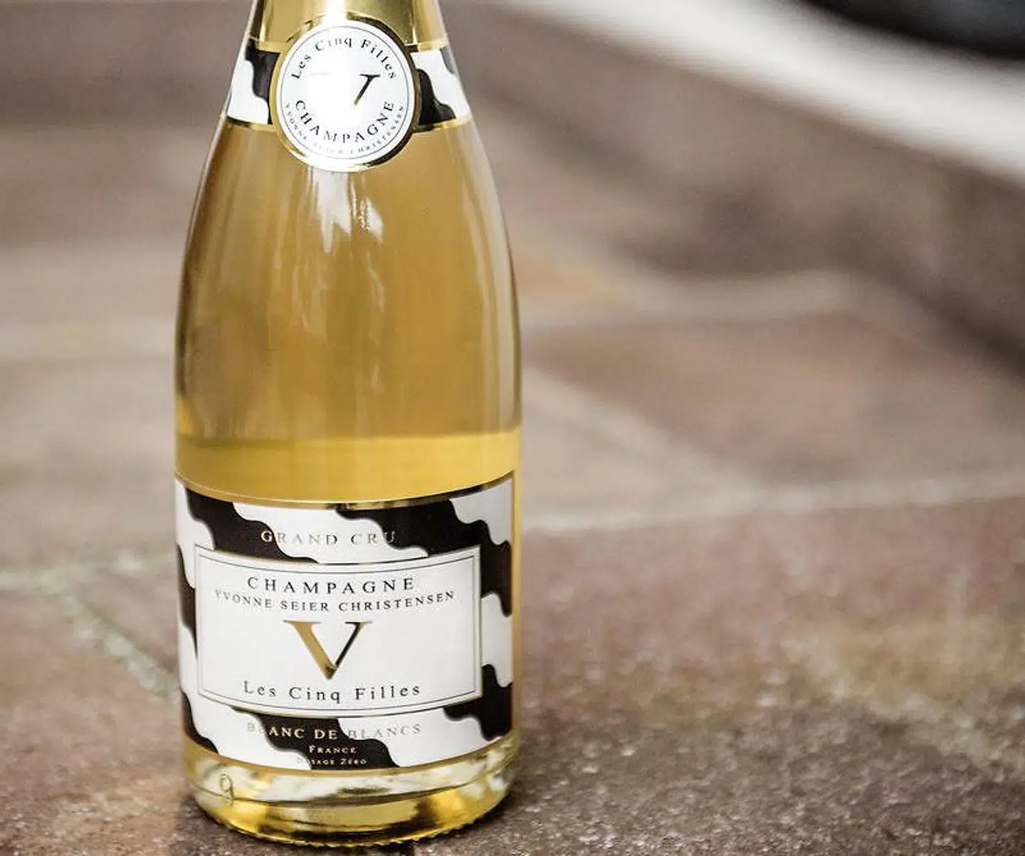 Yvonne Sier Christensen forfølger sine passioner. Blandt andet har hun sit eget champagnemærke 'Les Cinq Filles'.