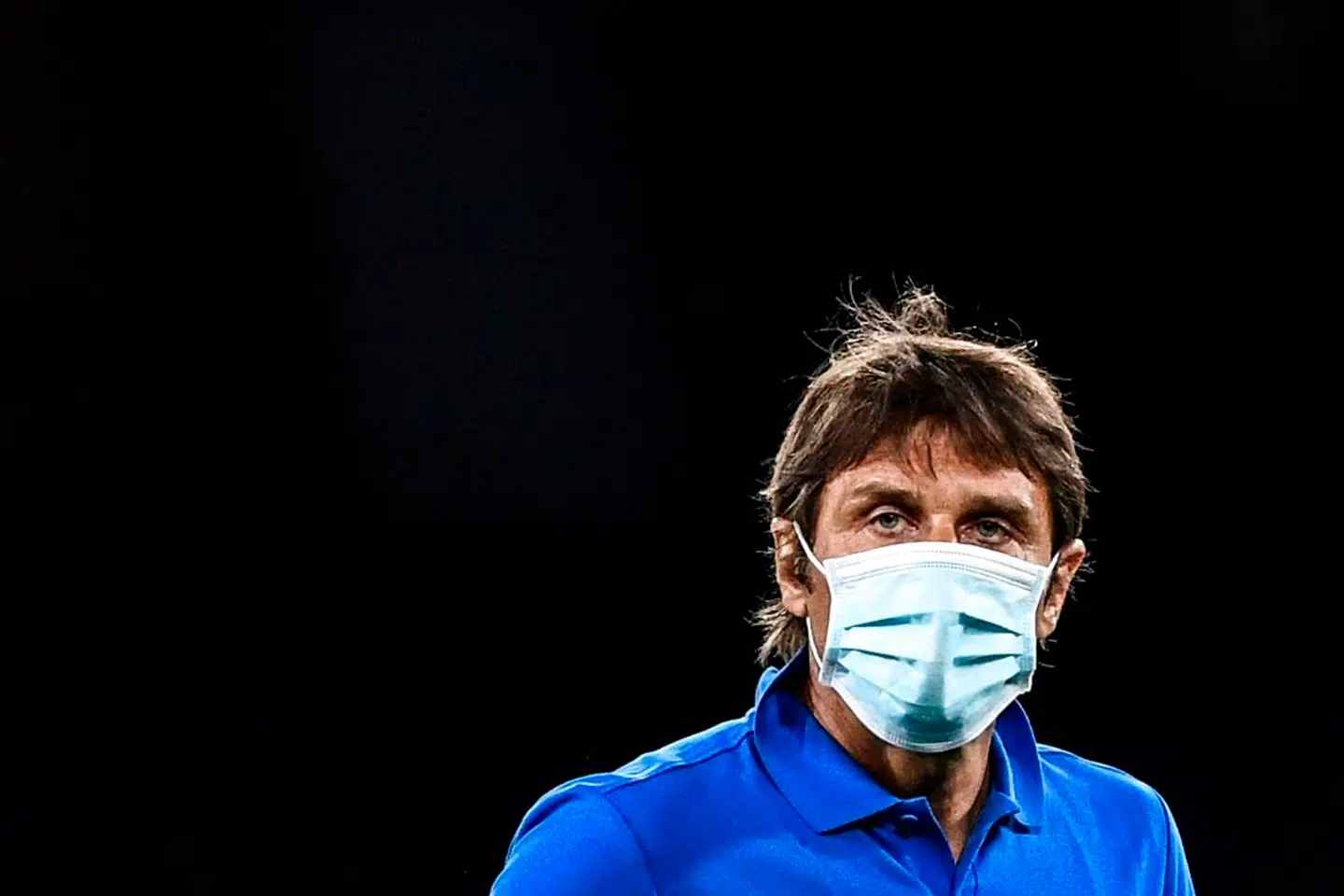 Antonio Conte i sin kampmundering, coronastyle.