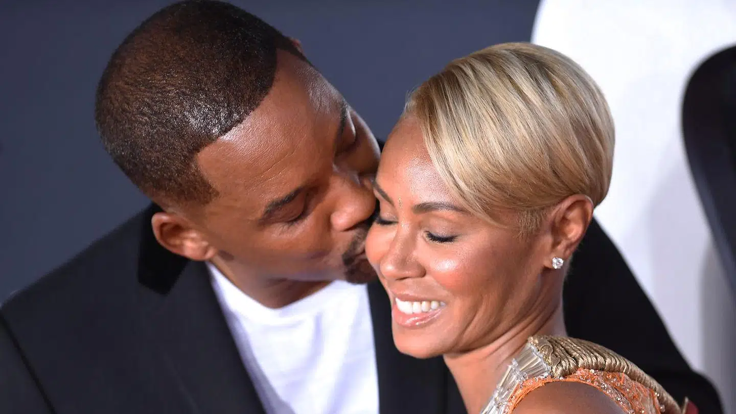 Will Smith kysser sin kone, skuespillerinden Jada Pinkett Smith. (Arkivfoto).