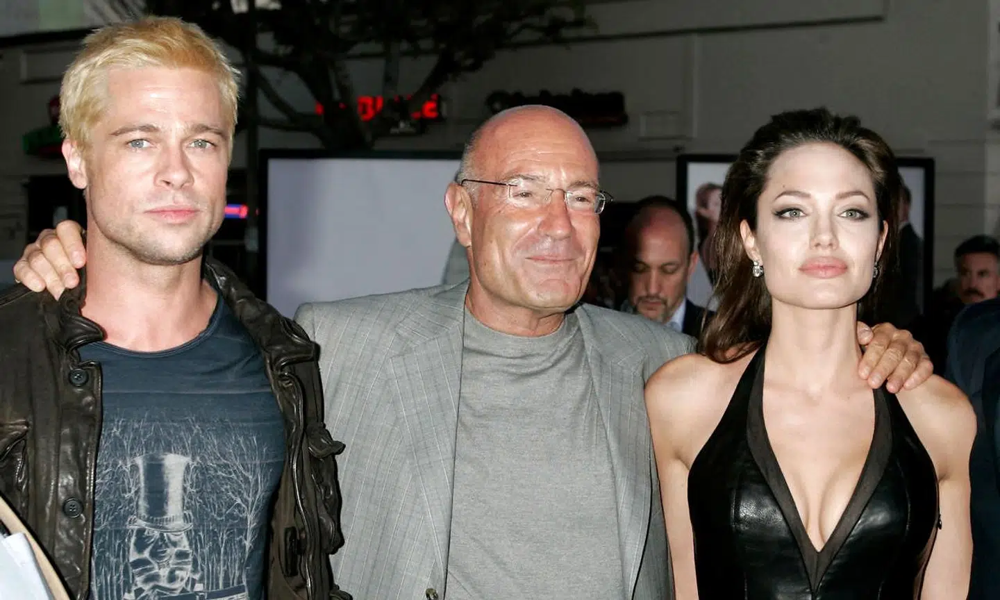 Her ses Brad Pitt og Angelina Jolie i forbindelse med premiere på filmen 'Mr. & Mrs. Smith' i 2005. De står sammen med produceren Arnon Milchan.