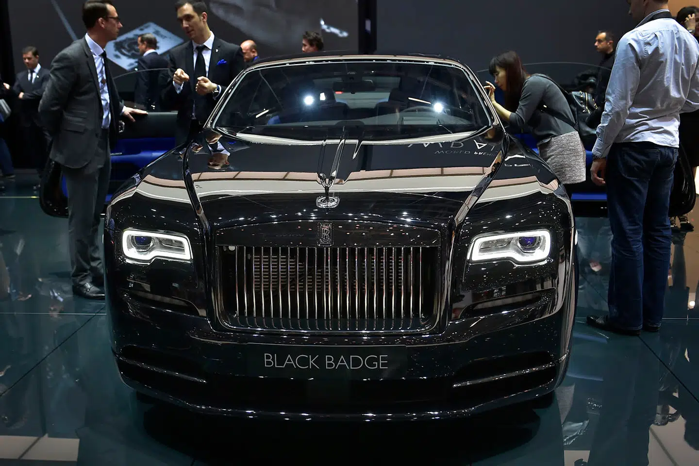 Her er den omtalte bil: Rolls-Royce Black Badge Wraith.
