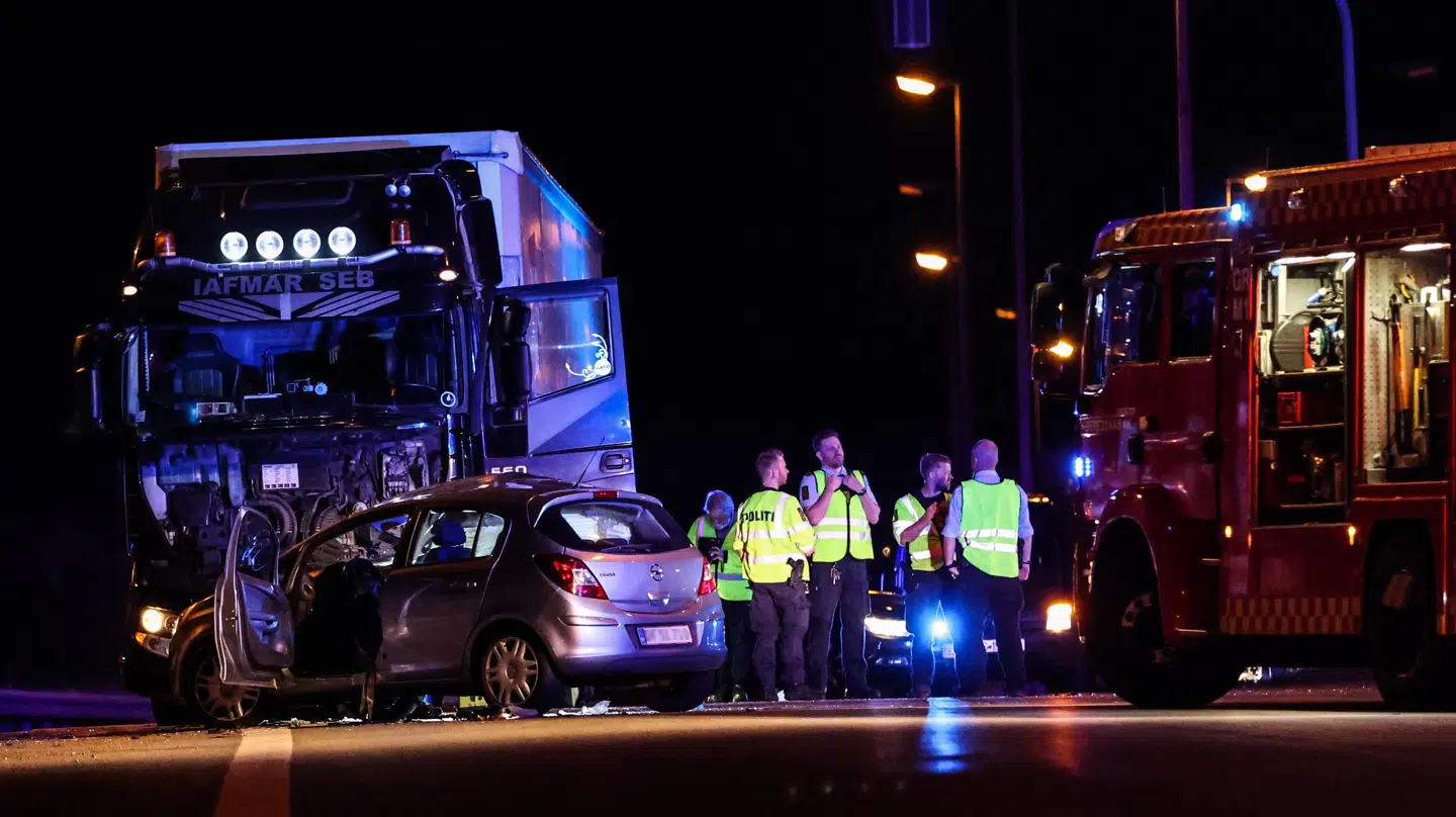 En 74-årig kvinde blev livsfarligt kvæstet ved en alvorlig trafikulykke i Ishøj onsdag aften.