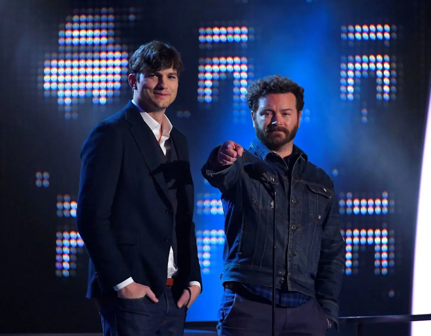 Masterson med Aston Kutcher til CMT Music Awards i 2017. De to spillede sammen i 'That '70s Show' og senere igen i 'The Ranch' i 2017, hvor Danny Masterson dog endte med at blive skrevet ud af serien på grund af politiefterforskningen mod ham. Det skete i kølvandet på MeToo-bevægelsens opmærksomhed. REUTERS/Harrison McClary/File Photo.