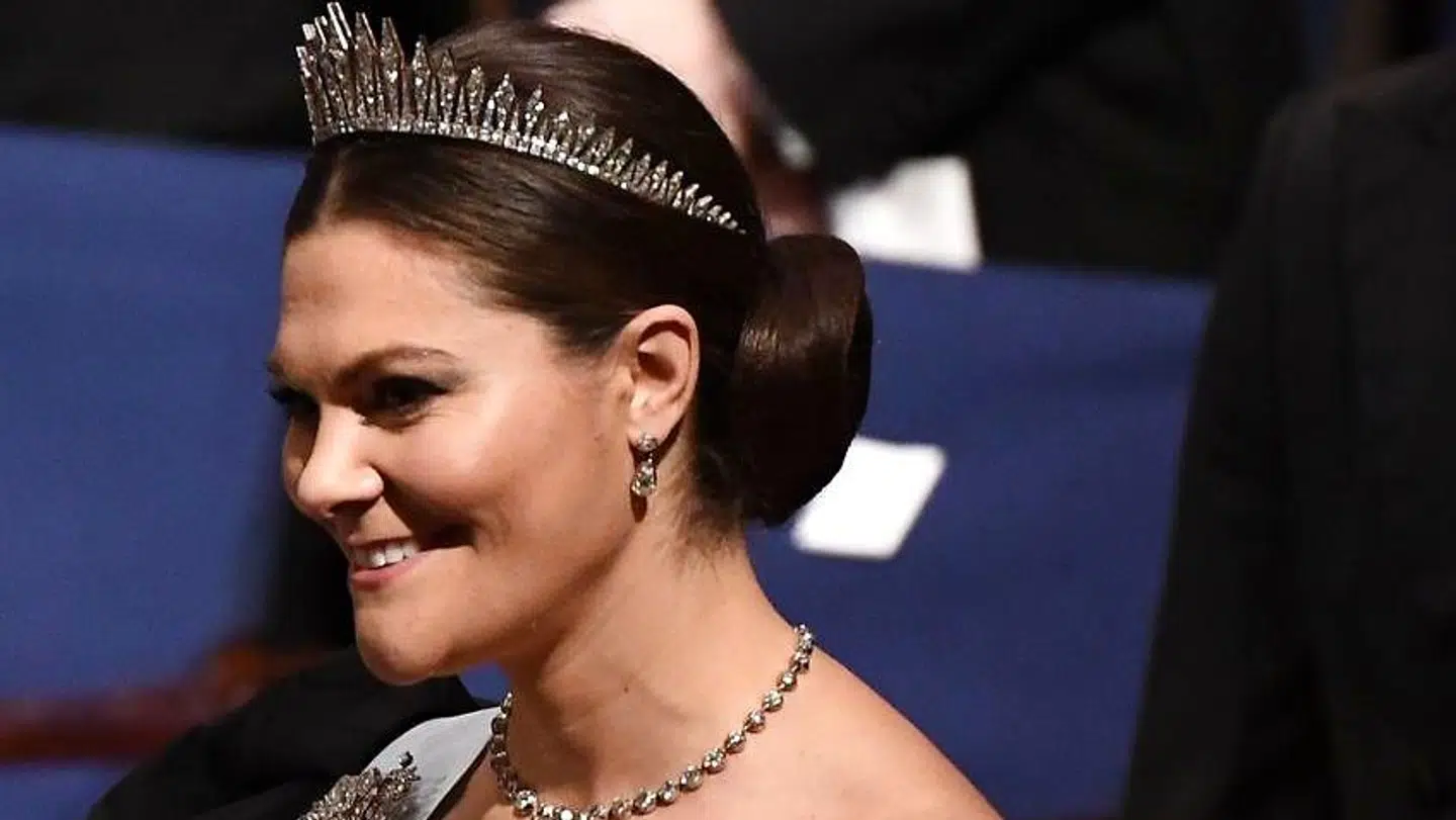 Kronprinsesse Victoria med den frisure, hun rocker oftest: En stram knold i nakken.