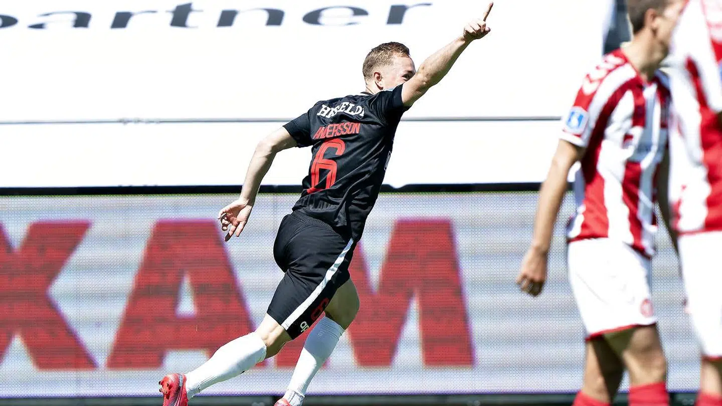 Joel Andersson fejrer sin scoring til 2-0 mod AaB, der også blev kampens resultat i søndagens opgør.