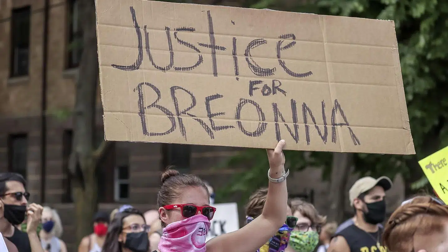 Tusindvis har demonstreret i USA og krævet retfærdighed for Breonna Taylor - ligesom Beyonce gør det i sit brev.