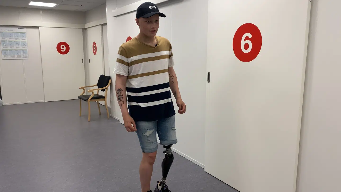 Rasmus Machon Davison med sin nye vandtætte protese. Foto: Cammila Bøgeholdt Lund.