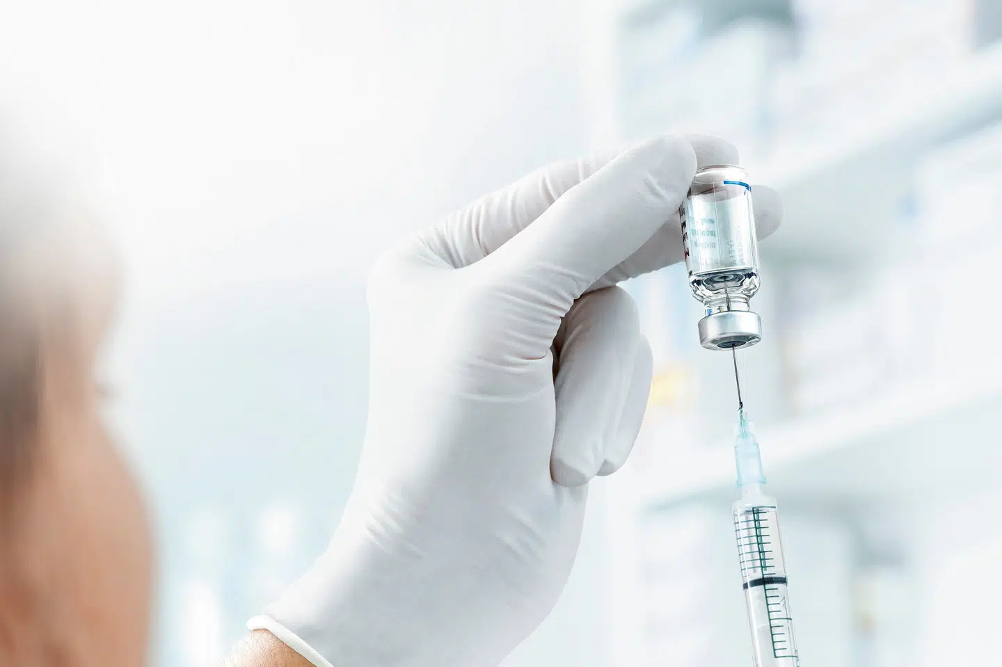 Vaccinen beskytter mod pneumokok-bakterier er nu gratis for personer over 65 år og for personer med visse kroniske sygdomme. (Arkivfoto) Schott Ag/Reuters