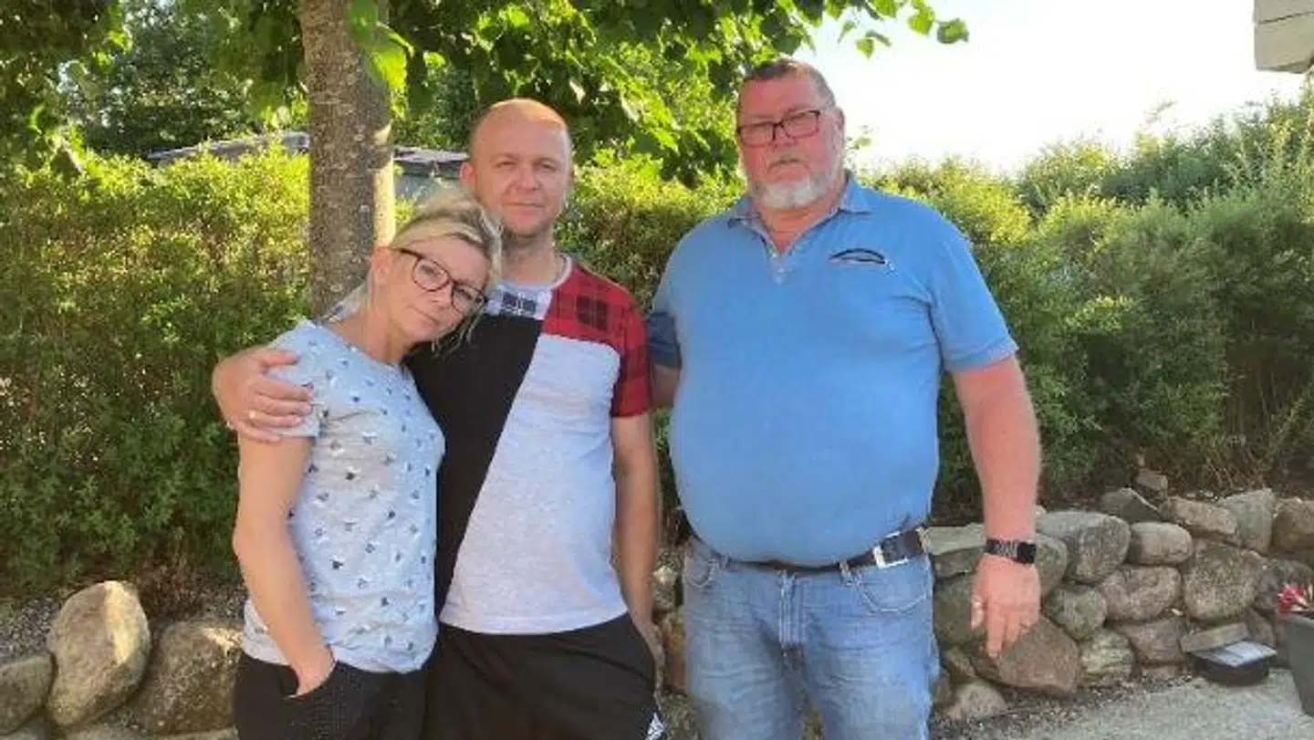 Jack kom hjem til den polske familie, som var meget chokeret efter lynnedslaget.