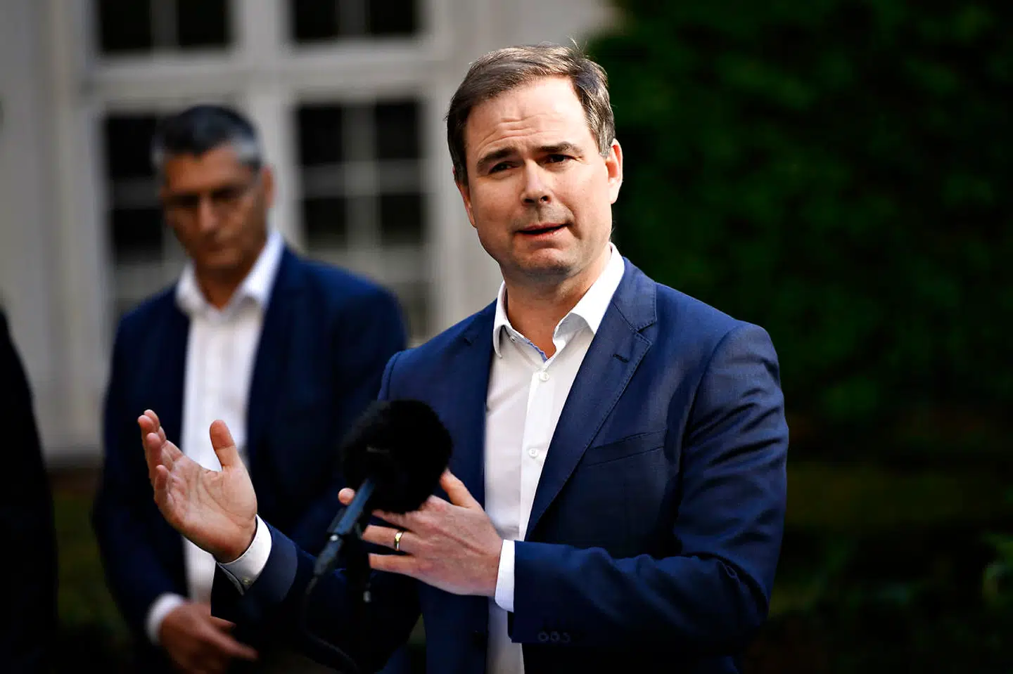 (ARKIV) Finansminister Nicolai Wammen (S), da regeringen og arbejdsmarkedets parter holder pressemøde om udfasning af lønkompensationsordningen, i Finansministeriet i København fredag den 5. juni 2020.En typisk lønmodtager kan se frem til at få 8400 ind på kontoen, hvis indefrosne feriepenge udbetales. Syv ud af ti kroner vil gå til forbrug, vurderer økonom. Det skriver Ritzau, torsdag den 11. juni 2020.. (Foto: Philip Davali/Ritzau Scanpix)