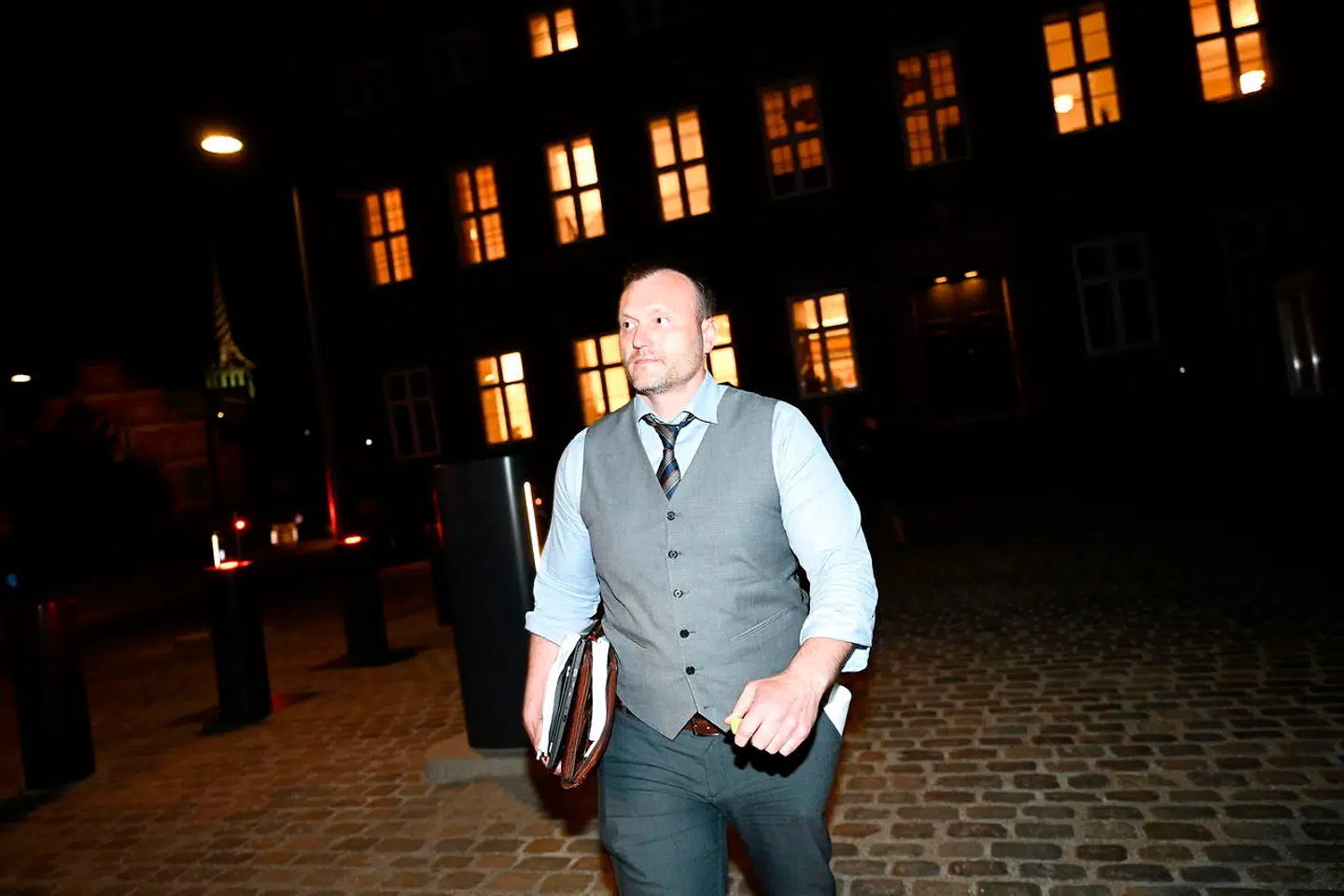 Nye Borgerliges Lars Boje Mathiesen forlod forhandlingerne i protest over, at ikke alle feriepenge bliver udbetalt med det samme.