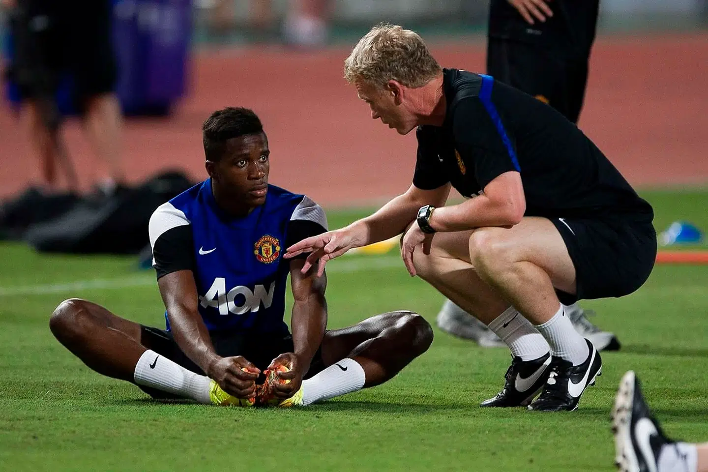 David Moyes (th.) i en samtale med Wilfried Zaha i sommeren 2013, da de begge lige var kommet til klubben.