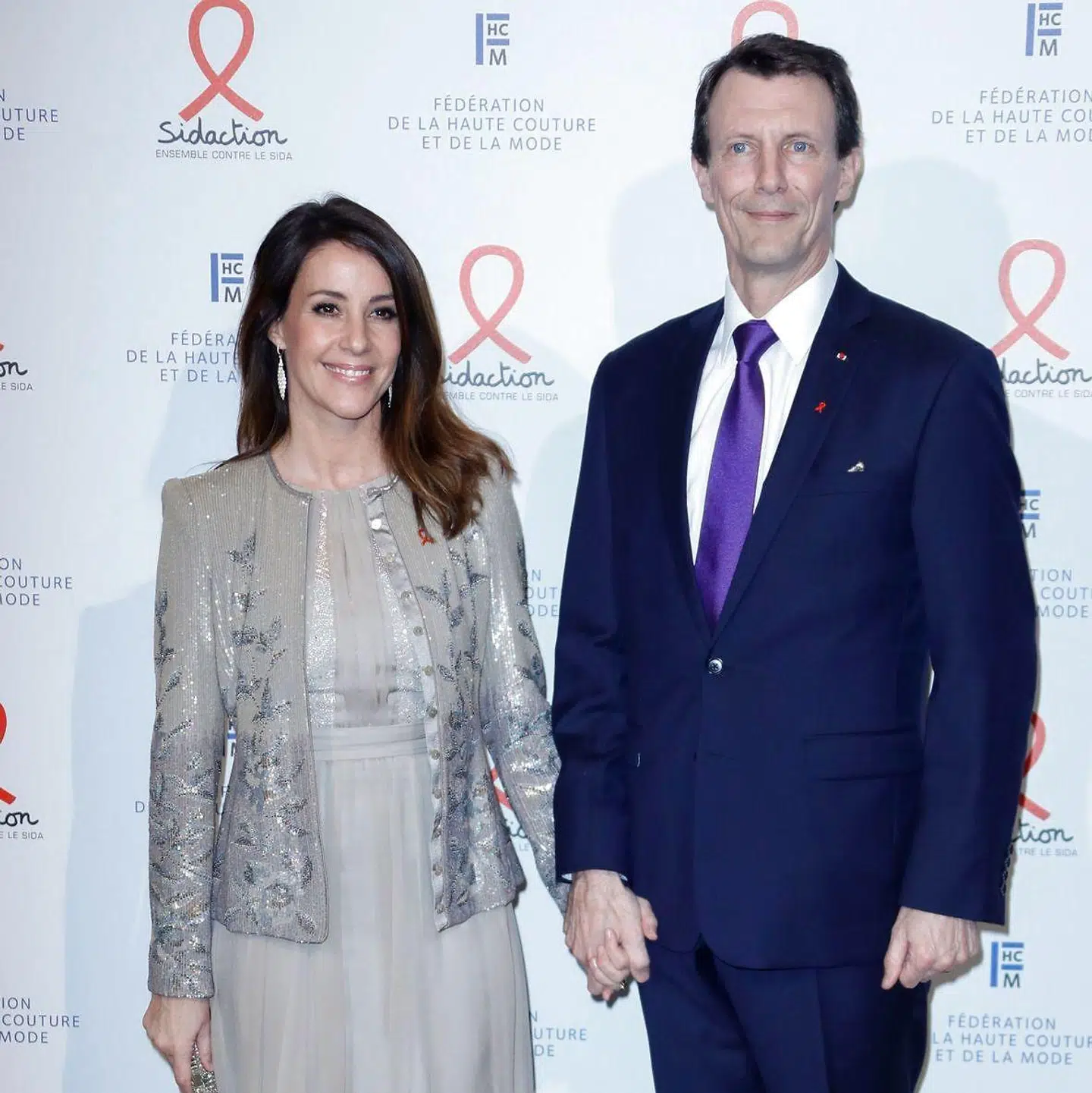 Det er endnu ikke fastlagt, hvordan prins Joachim og prinsesse Marie skal finansiere deres liv i det franske. Statsministeren har fremført et beslutningsforslag om, at man giver ham tilladelse til at beholde sine årpenge, så længe han arbejder på en dansk ambassade.