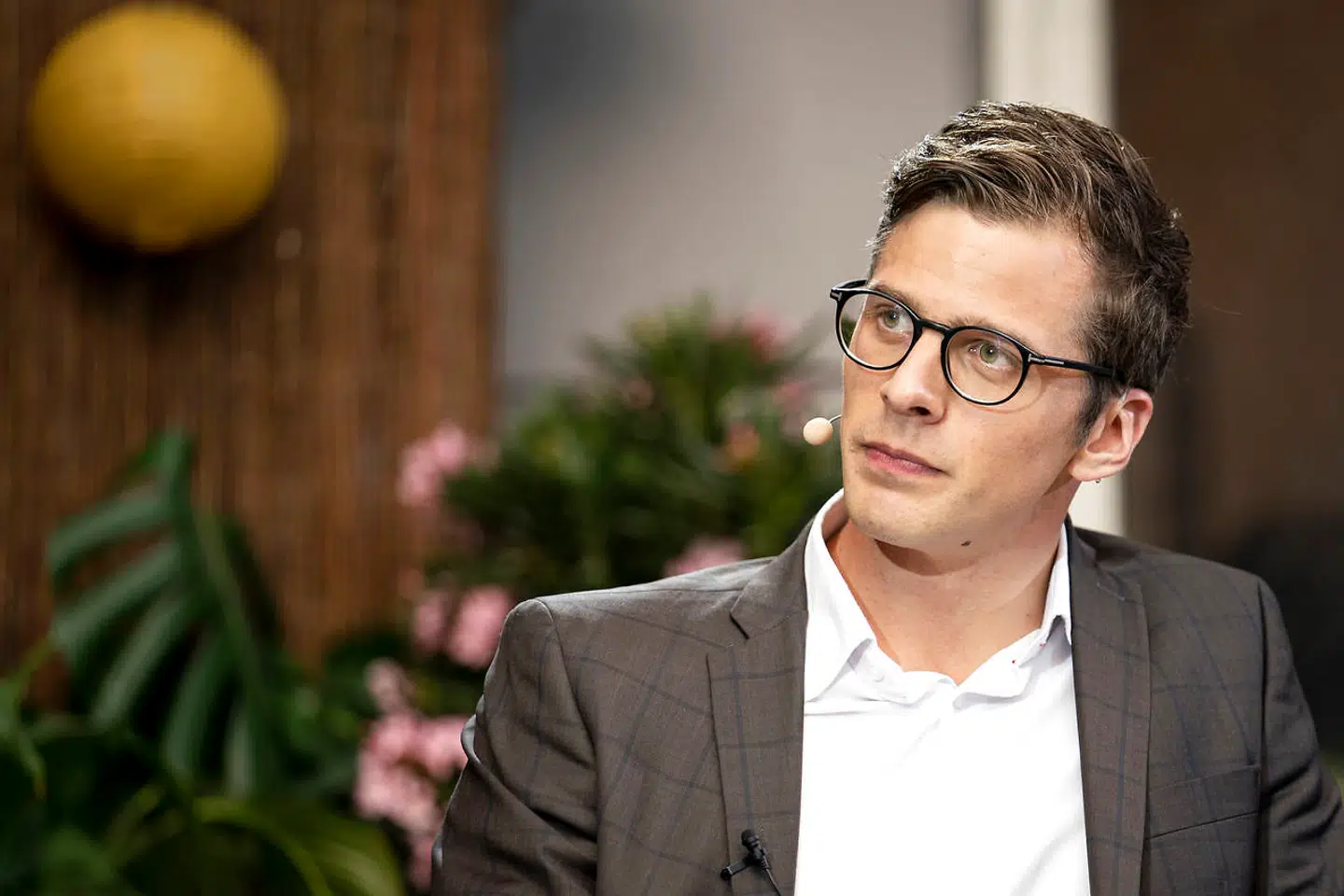 »Det kan ikke passe, hvis vi fra Christiansborg skulle bestemme, hvornår borgerne skulle lukke bryllupsfesten,« siger Alex Vanopslagh.