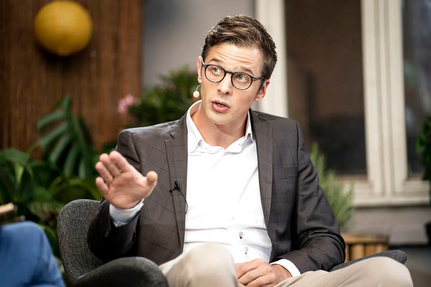 »Selvfølgelig skal danskere kunne fejre deres bryllup hele natten lang uden at bede Mette Frederiksen om lov,« siger Alex Vanopslagh (LA).