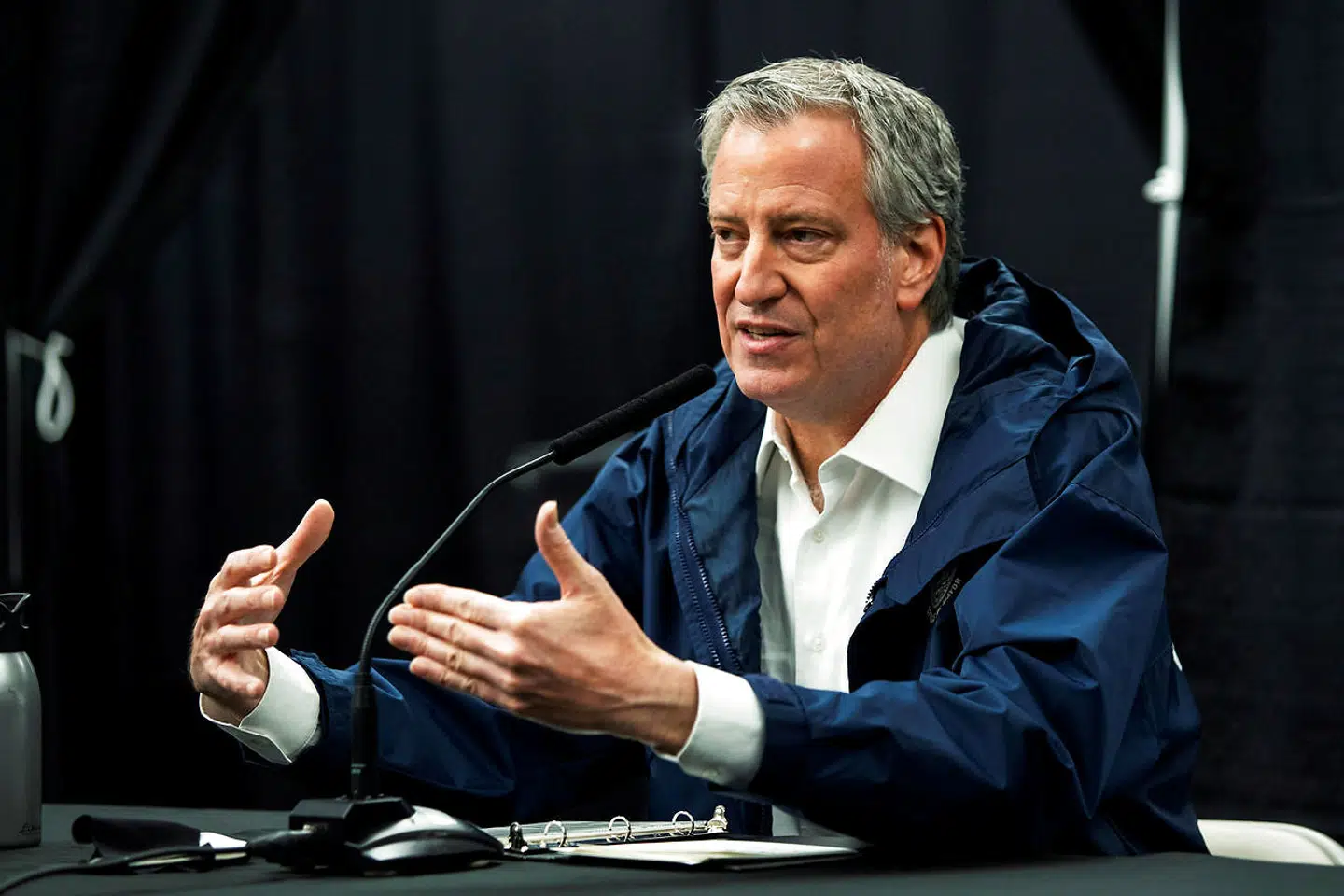 Borgmester Bill De Blasio kæmper en hård og måske umulig kamp for at gøre poltistyrken i New York mindre voldelig.