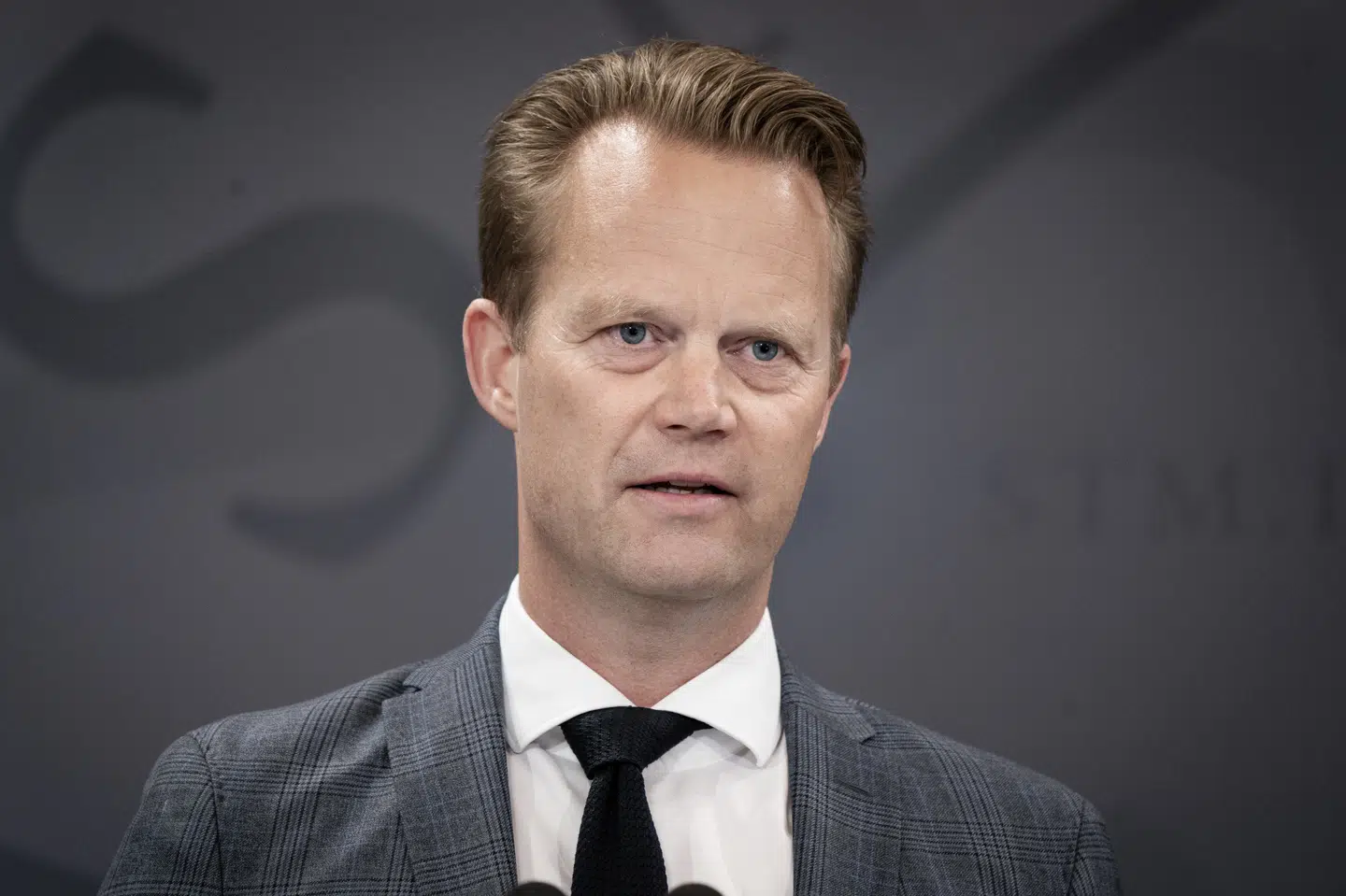 Udenrigsminister Jeppe Kofod (S) indkaldte onsdag Saudi-Arabiens ambassadør til et møde, efter at tre mænd, der mistænkes for at samarbejde med en saudiarabisk efterretningstjeneste, er sigtet for at finansiere terror. Sigtelserne gør en allerede helt uacceptabel sag endnu mere alvorlig, udtaler han.(Arkivfoto) Liselotte Sabroe/Ritzau Scanpix