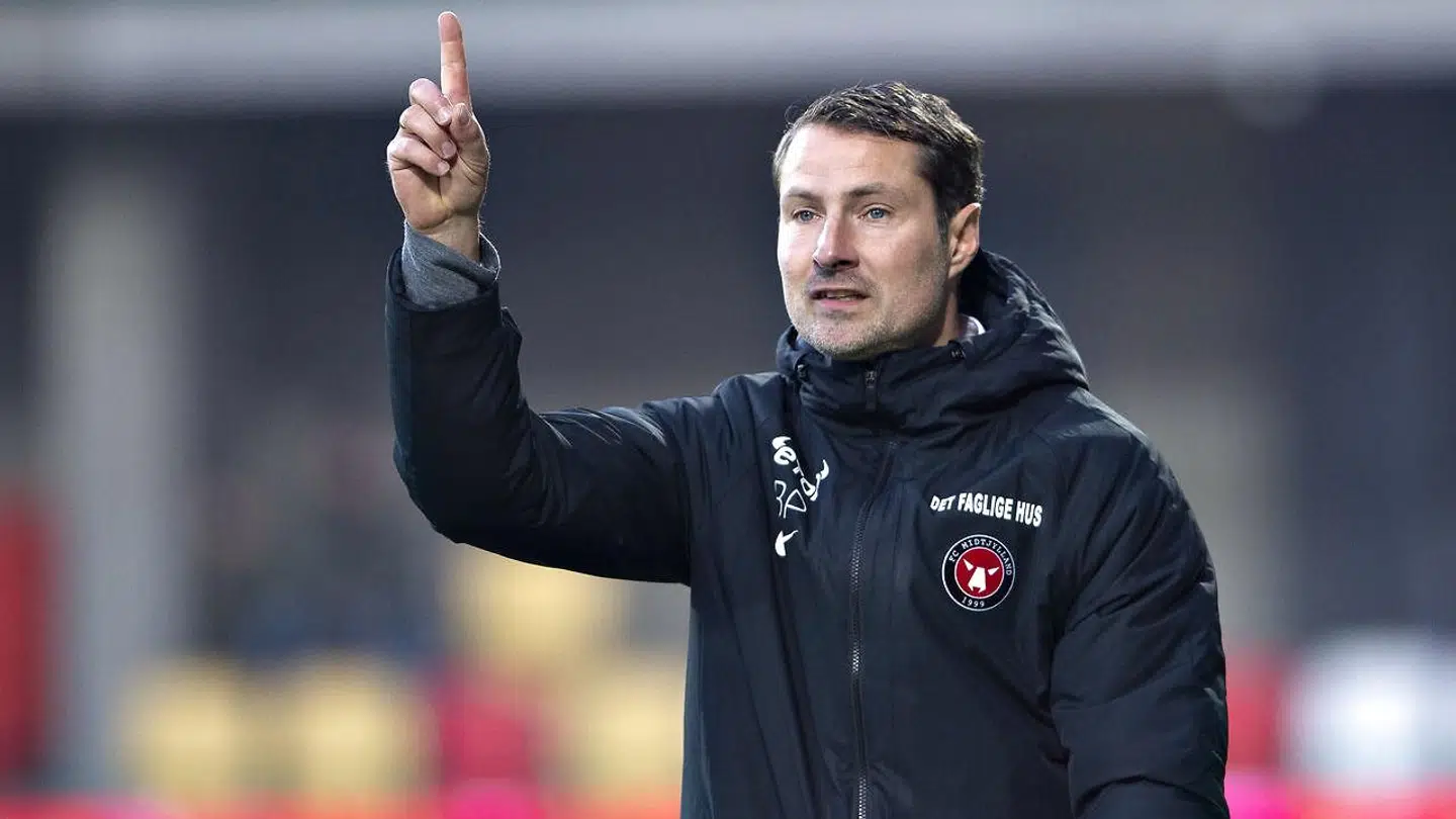 Ifølge FC Midtjyllands direktør har der ikke været nogen forespørgsel fra Standard Liege på cheftræner Brian Priske.