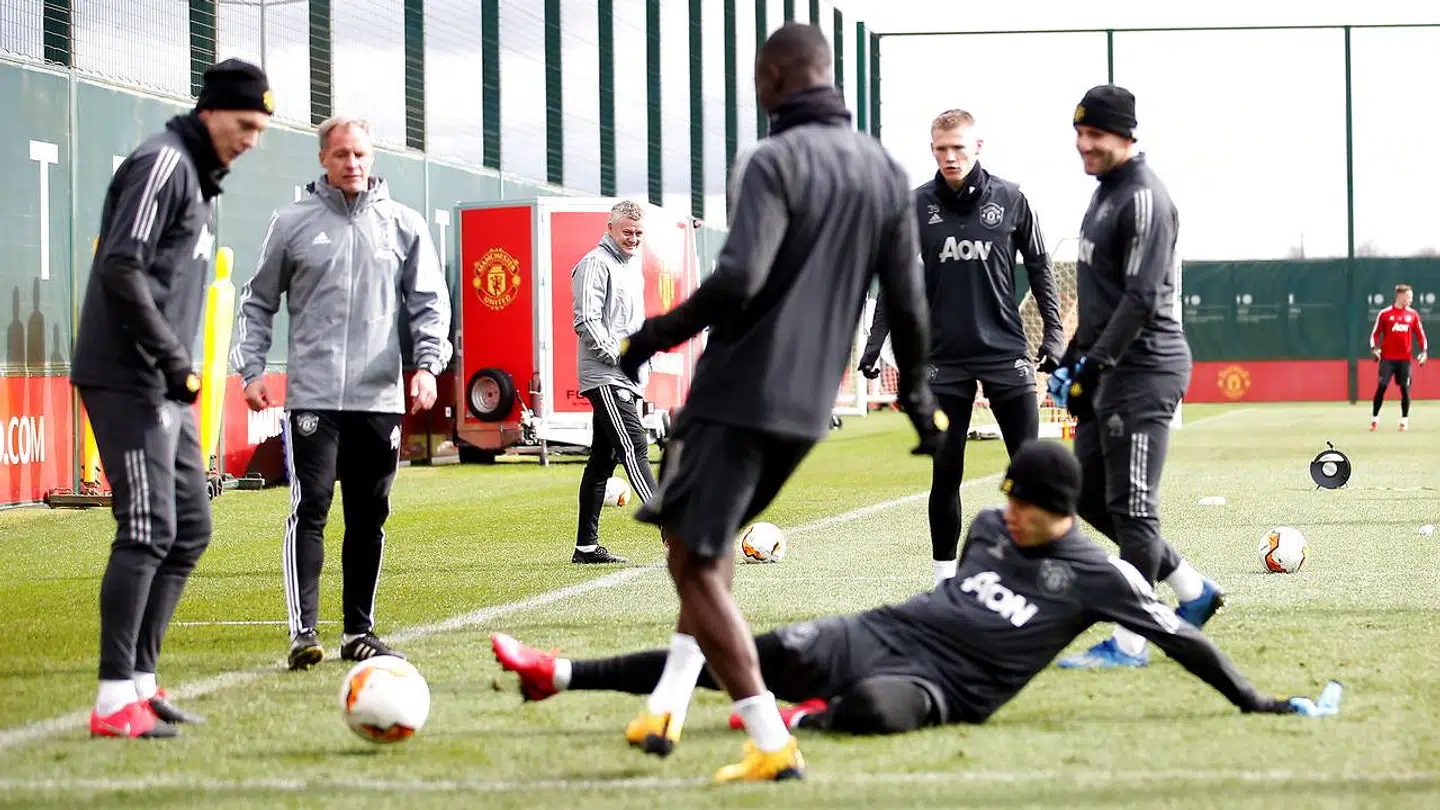 Manchester United træner på klubbens træningsanlæg, Aon Training Complex, i Carrington. Det var her, at kampen mod Stoke City skulle have været spillet tirsdag.