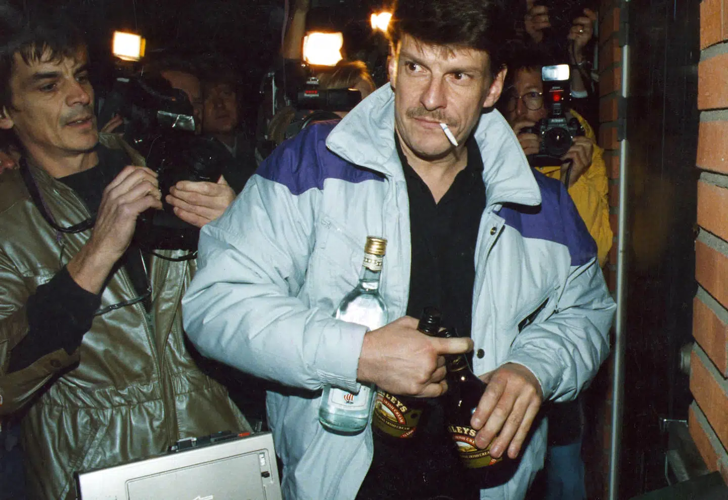 Den nu afdøde Christer Pettersson nåede at blive dømt for drabet på Olof Palme i byretten i Stockholm i 1989, men samme år frikendt af landsretten. I alt har mindst 134 personer gennem årene tilstået det uopklarede drab over for svensk politi..