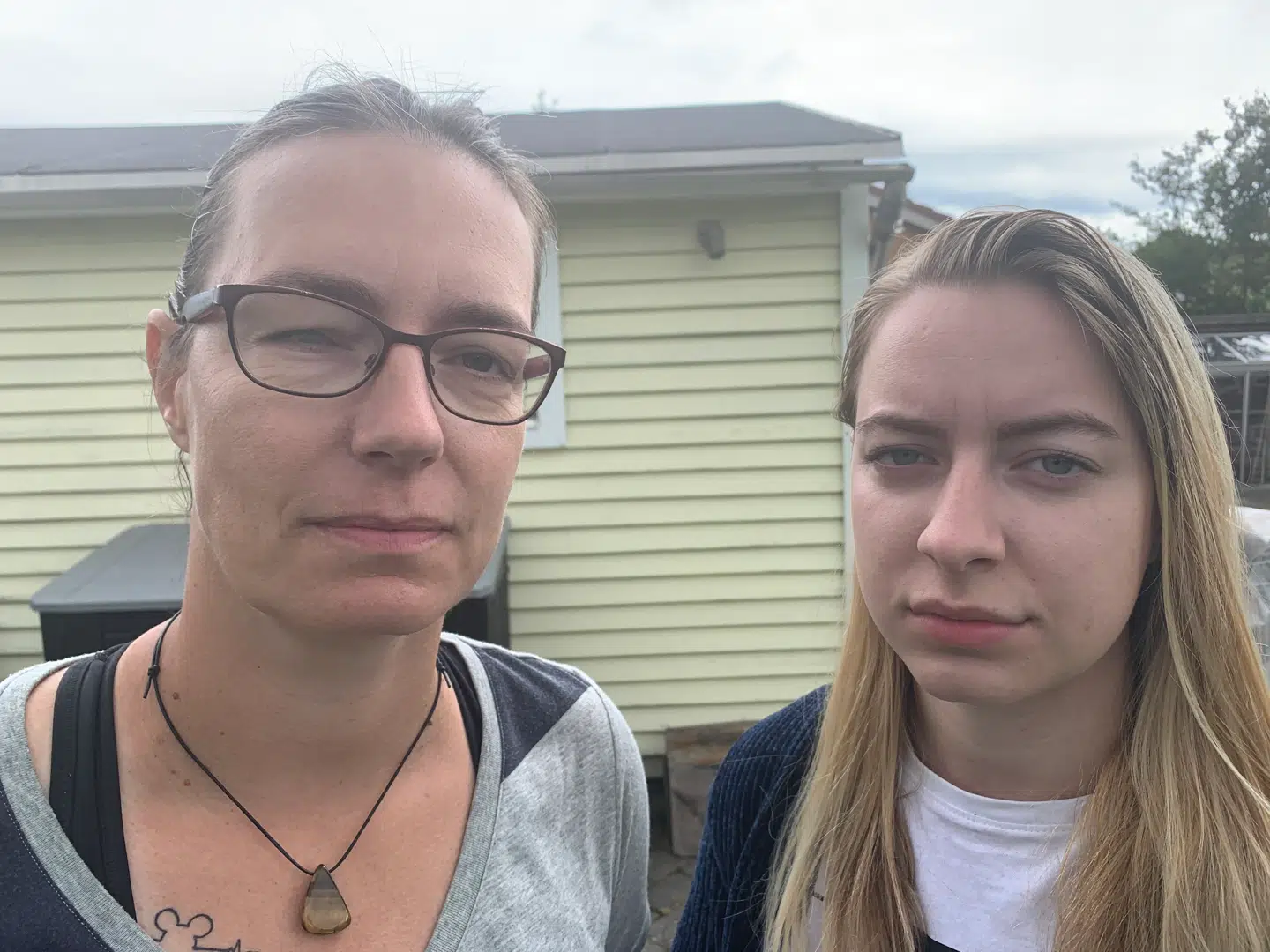 Til venstres ses Nadia Holm Nielsen, der er mor til Jeanica Holm Christensen til højre på billedet. Foto: Thomas Nørmarkj Krog