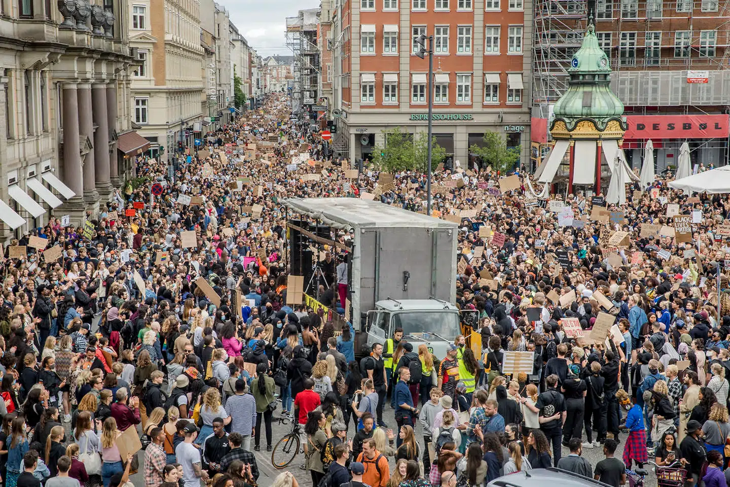 Der var omkring 15.000 mennesker samlet, da Black Lives Matter Denmark afholdt demonstration i København.