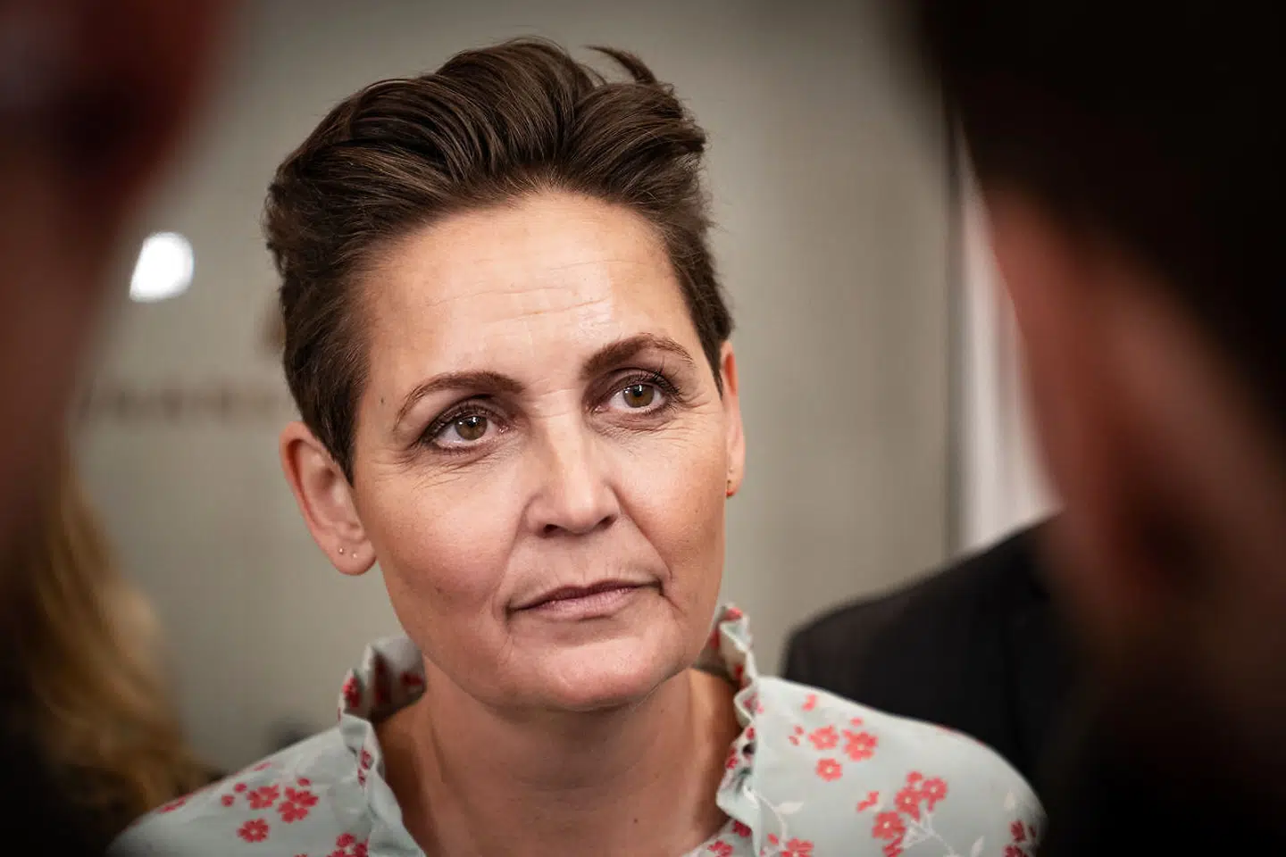 Formand Pia Olsen Dyhr (SF) har fremsat et forslag om, at alle børnefamilier skal have 3.000 eller 4.500 udbetalt per barn.