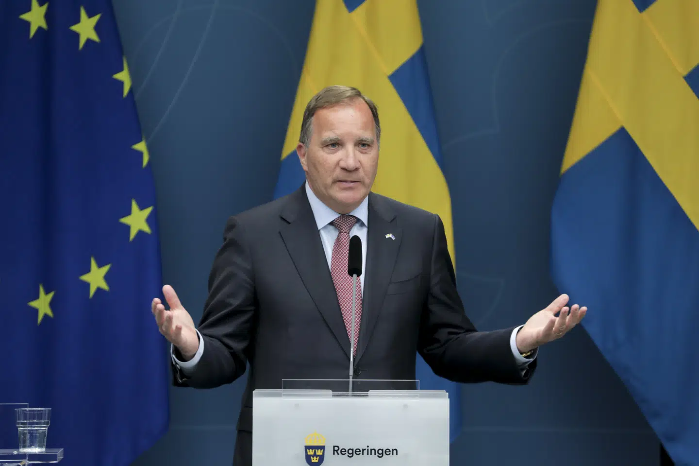 Statsminister Stefan Löfven, der her ses under en tidligere pressekonference, kom under hård beskydning ved søndagens debat om coronaindsatsen. 1037 Sören Andersson/Tt/Ritzau Scanpix