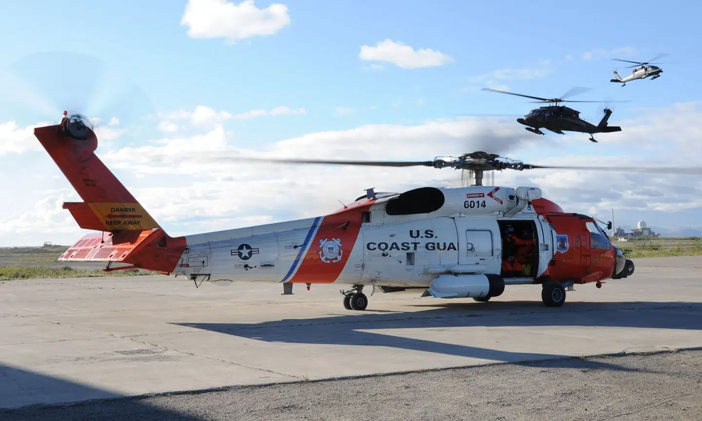Det var en kystvagthelikopter af denne type, en MH-60 Jayhawk, der fløj af sted mod Laura Maersk. Arkivfoto