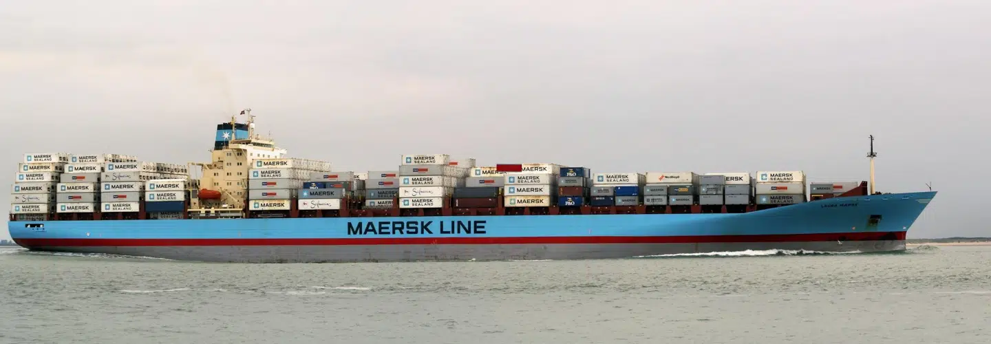 Det var om bord på dette skib, Laura Maersk, at der af ukendte årsager opstod en eksplosion i maskinrummet. En eksplosion, der forbrændte et besætningsmedlem, som efterfølgende måtte evakueres.