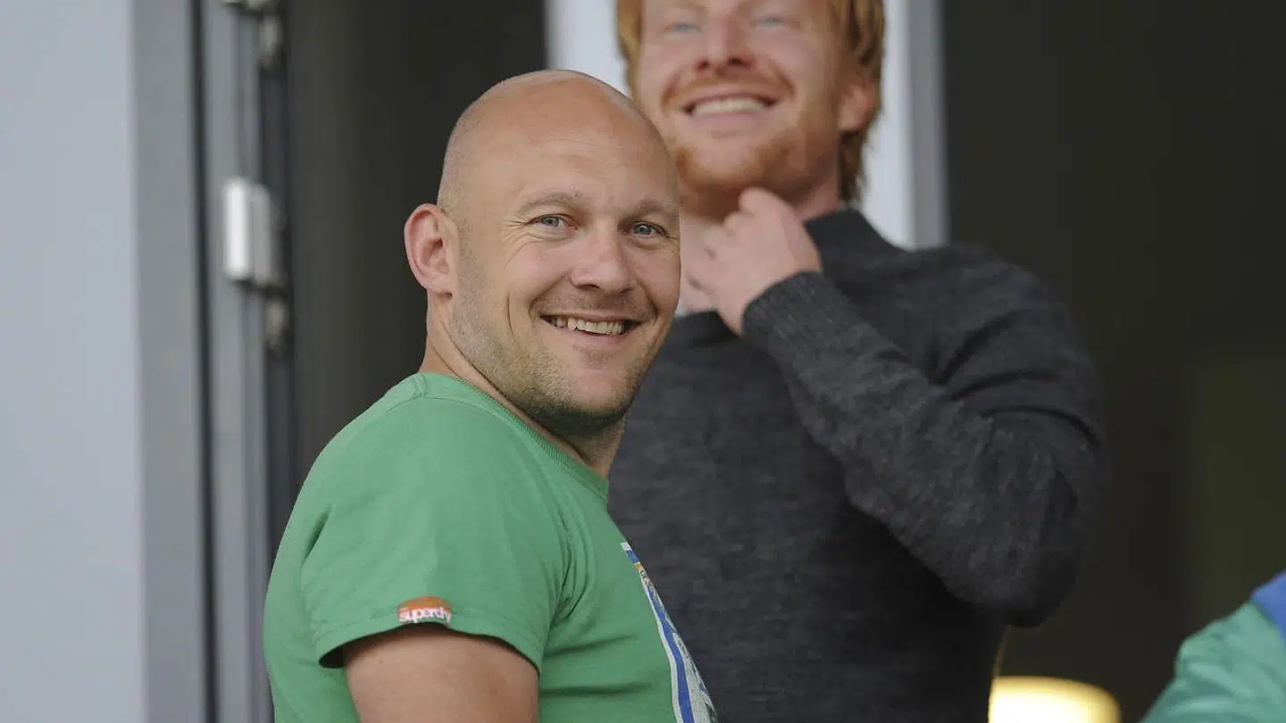 Gravesen er tilbage i fodboldens verden.