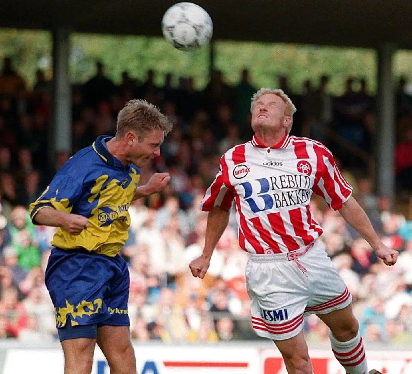 Claus Steinlein til venstre i kamp for Ikast FS.