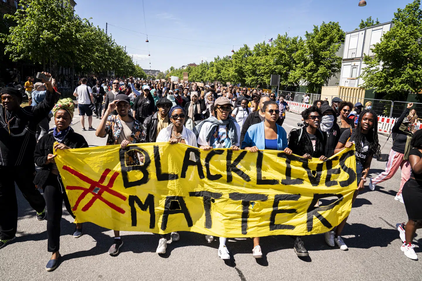 Også organisationer som Black Lives Matter Danmark har efterlyst en officiel udtalelse fra udenrigsminister Jeppe Kofod (S) i forbindelse med urolighederne i USA. Her demonstreres der foran den amerikanske ambassade i Danmark. Ida Guldbæk Arentsen/Ritzau Scanpix