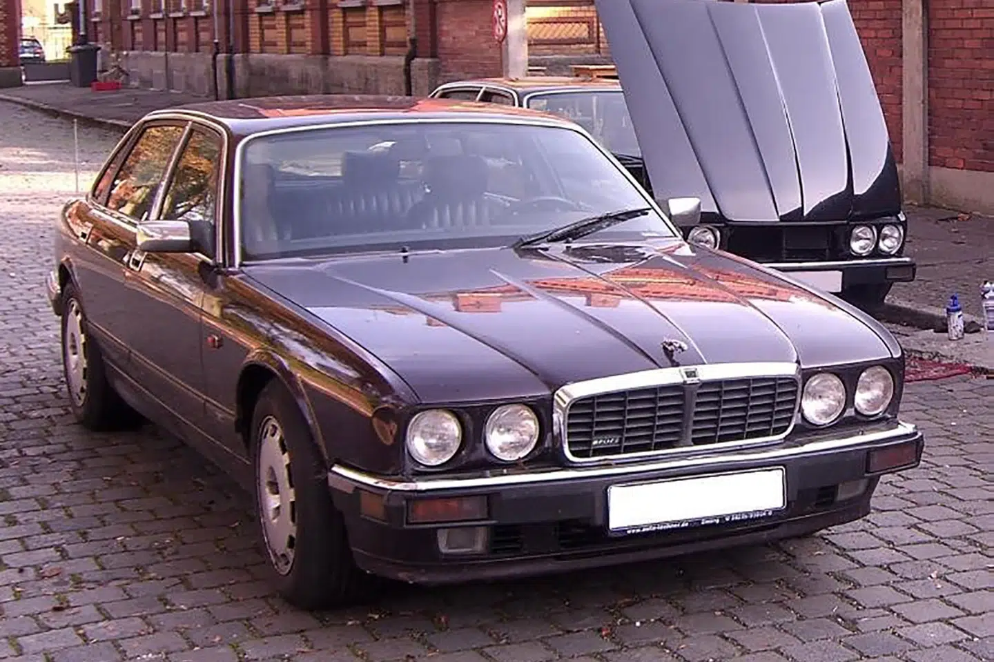 Britisk politi har identificeret to køretøjer - et folkevognsrugbrød med britisk nummerplade og denne Jaguar med tysk nummerplade - og tilknyttet dem den 43-årige tysker på tidspunktet for McCanns forsvinden. Handout/Ritzau Scanpix