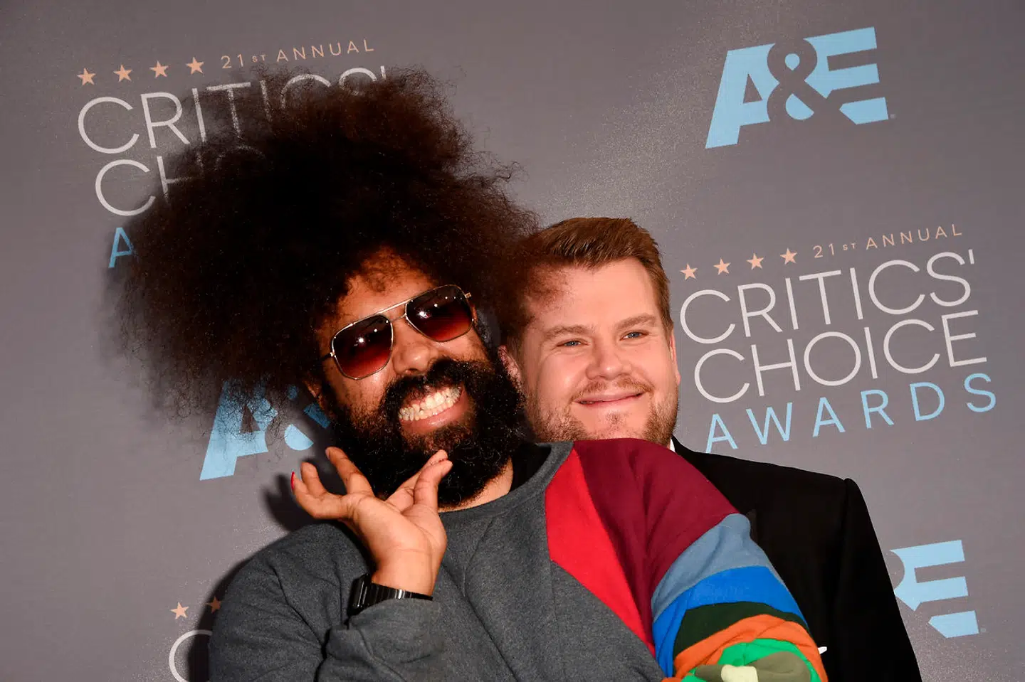 Arkivfoto af Reggie Watts og James Corden.