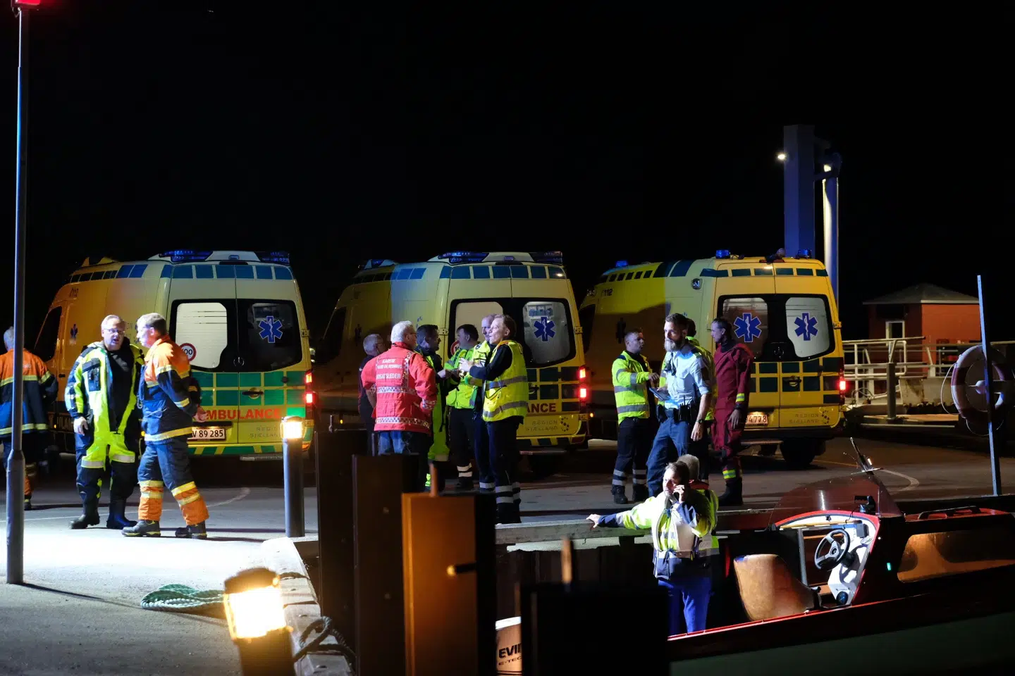 Der var masser af ambulancer inde på land ved Skælskør, da Kenneth og de fire andre skulle have hjælp