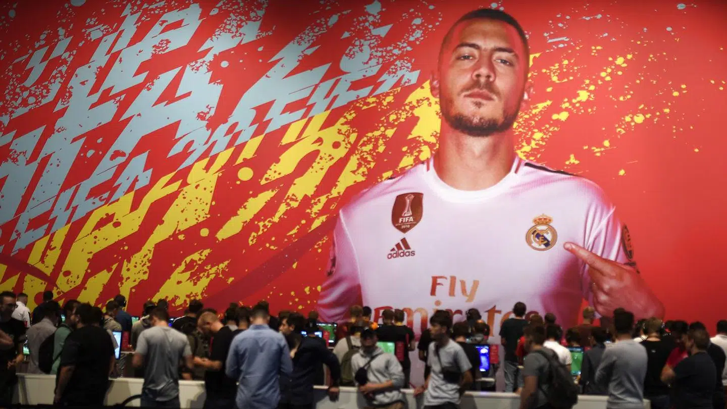 Lydene fra de virtuelle stadions i FIFA 20 kan blive introduceret til Premier League-kampene, når den engelske liga efter planen genstarter i midten af juni. I dette års udgave er Real Madrids offensive stjerne Eden Hazard på spilcoveret.