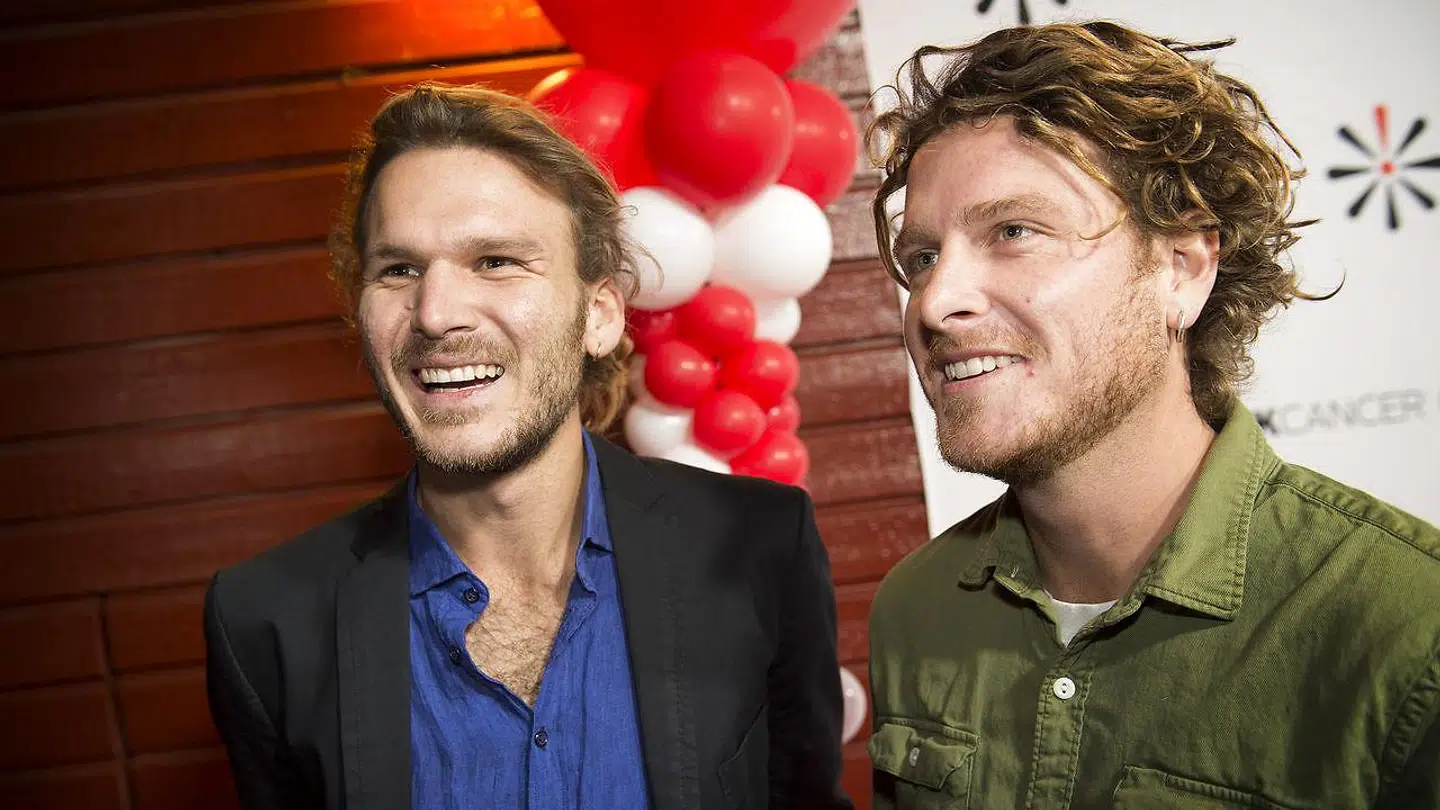 Emil Beha og Theis Beha på rød løber i 2016. Deres far fortæller nu, at deres to små sønner ikke skal med på langfart.