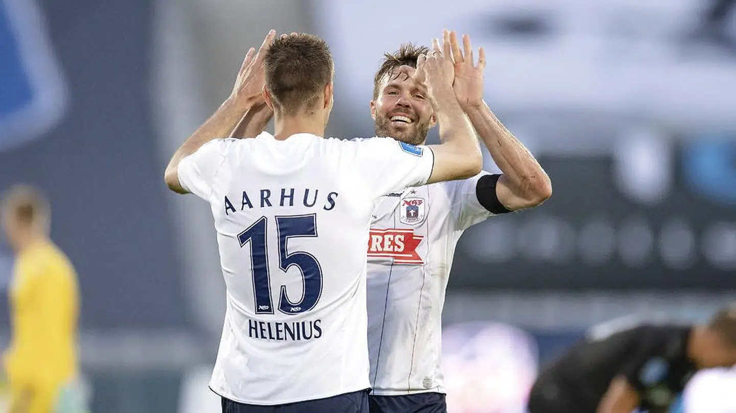 AGFs Nicklas Helenius (15) og Patrick Mortensen (9) fejrer sejren i 3F Superligakampen AGF mod OB på Ceres Park i Aarhus, 1. juni 2020.. (Foto: Bo Amstrup/Ritzau Scanpix)