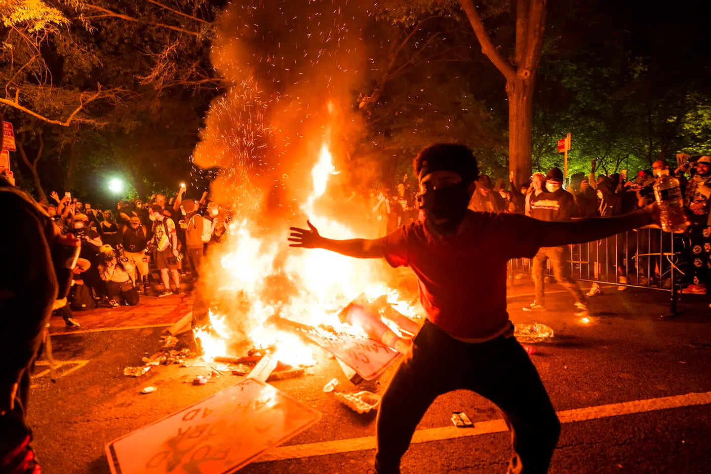 Raceoprør i Washington D.C.. Ikke langt fra Donald Trump og Det Hvide Hus.