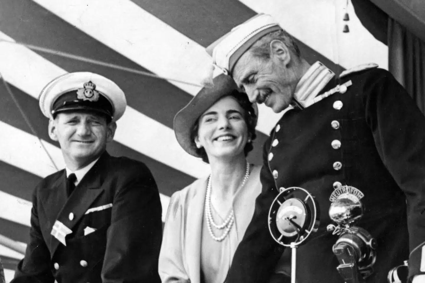 Kronprinsesse Ingrid var - modsat de fleste andre i kongefamilien - ikke bange for Christian X (th).