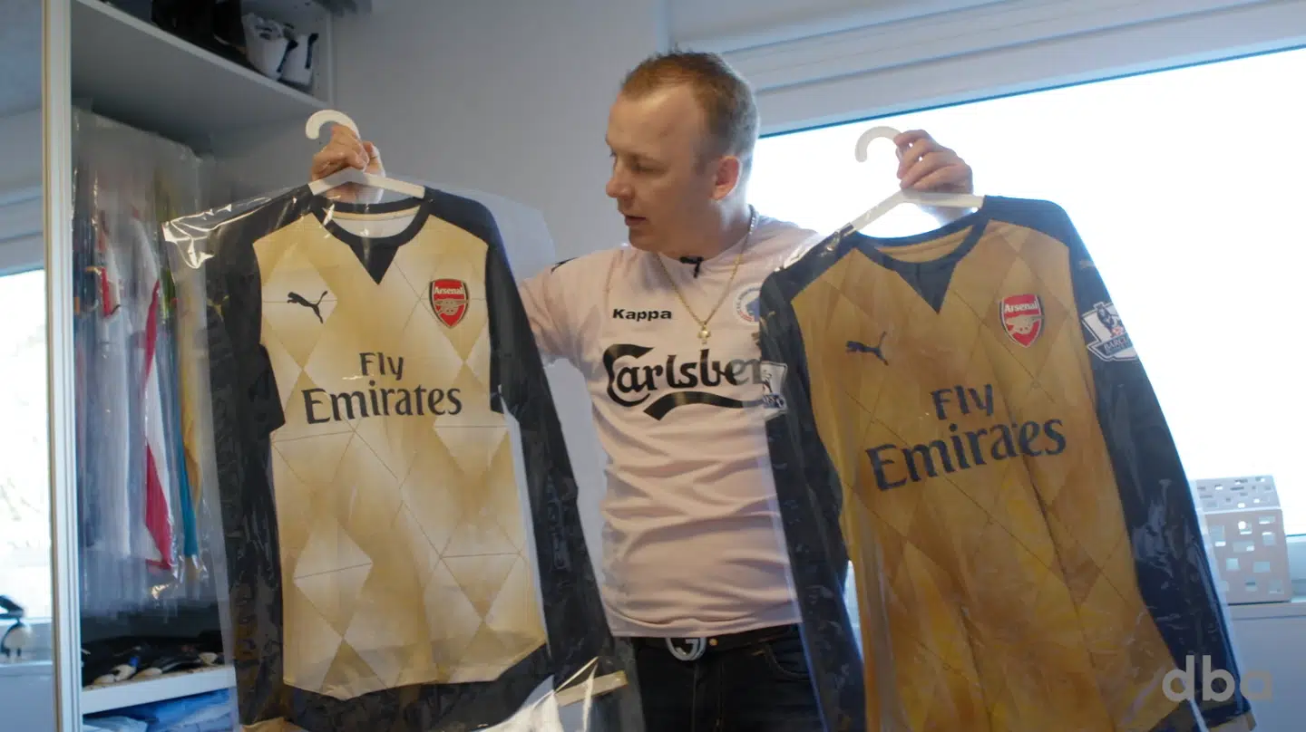 Kevin Larsen har en forkærlighed for Arsenal-trøjer.