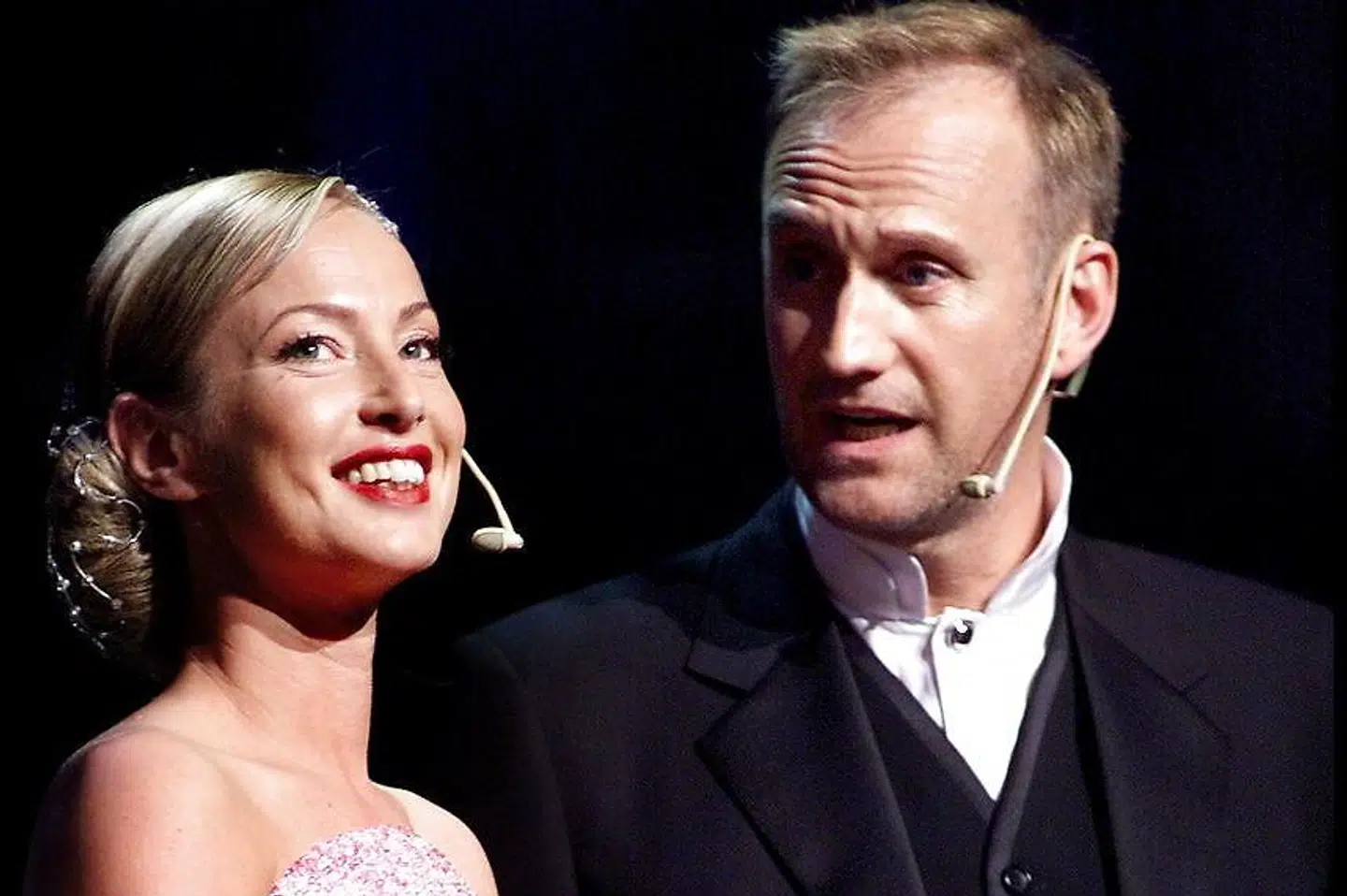 Sådan så det ud, da Natasja Crone i 2001 var vært ved Det Internationale Melodi Grand Prix sammen med Søren Pilmark.