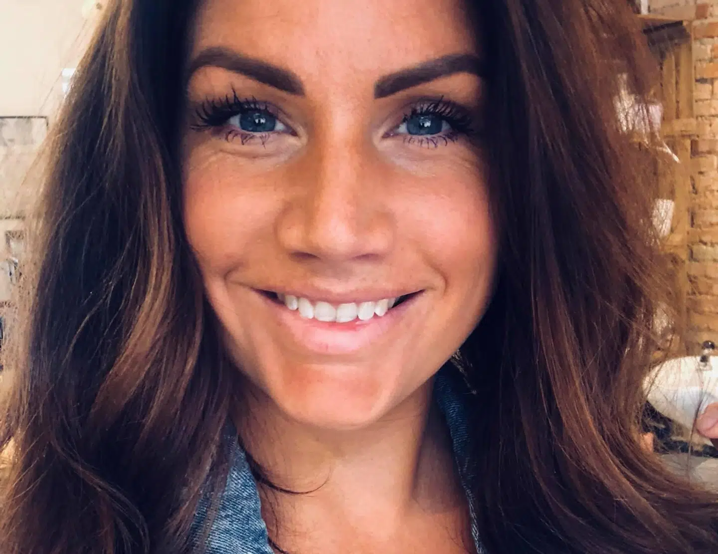 Jenni Carland var en af de mere end 100 danskere, som kom hjem fra Østrig med coronavirus. Mange af dem blev først testet flere dage efter, de var kommet hjem.