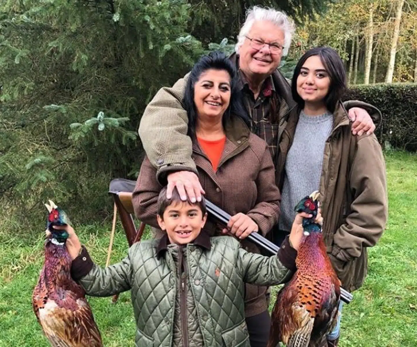 Her ses Christian Kjær og Susan Astani med deres søn, Alexander, på en af deres utallige jagter.