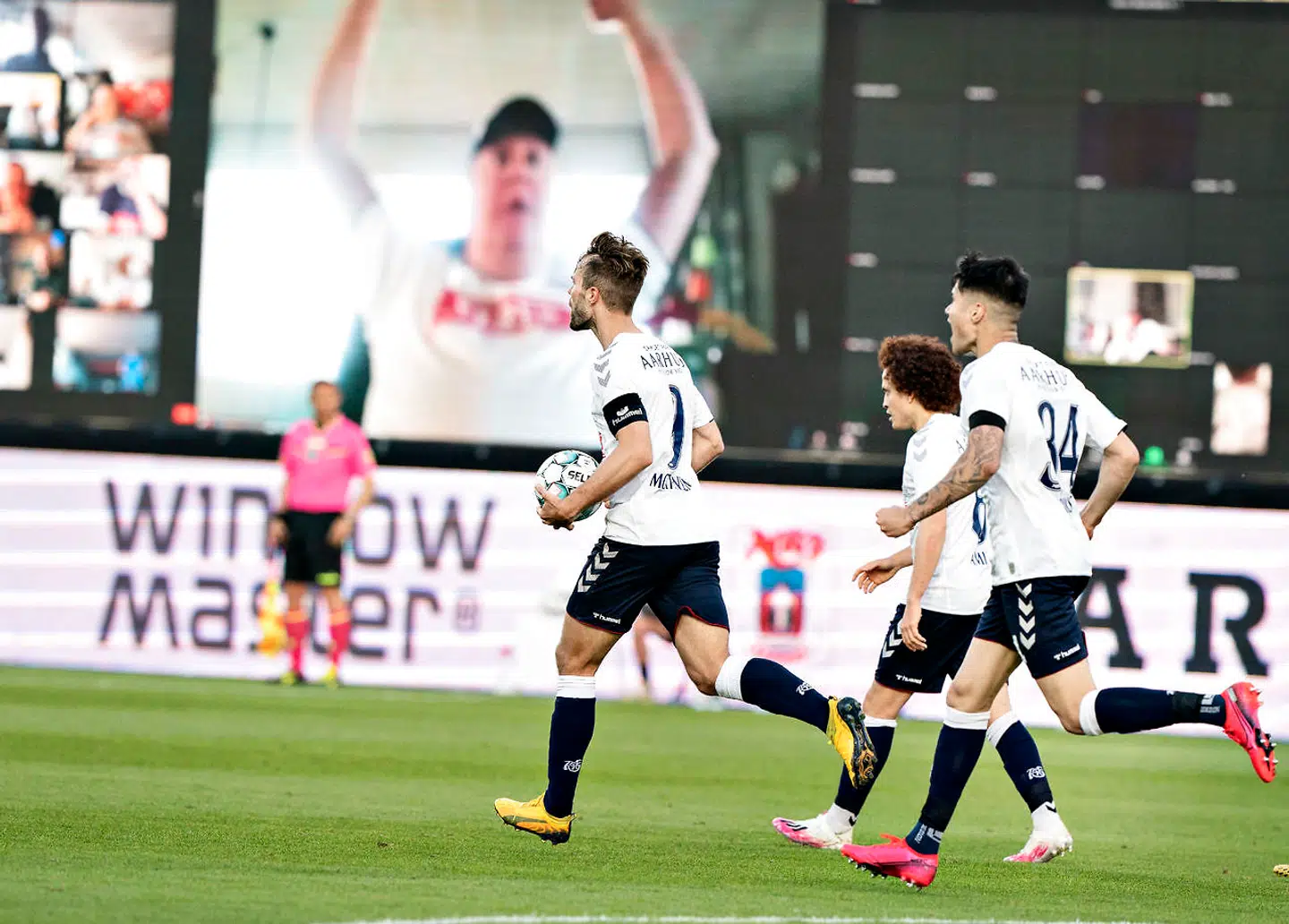 AGF's Patrick Mortensen har udlignet til 1-1 i 3F Superligakampen mellem AGF og Randers FC på Ceres Park i Aarhus , torsdag 28. maj 2020.