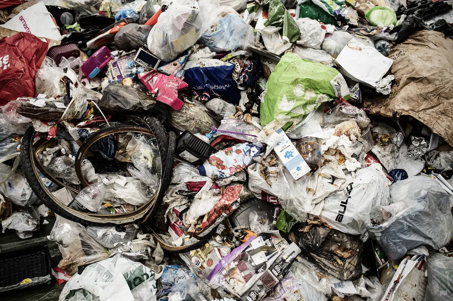 Klimaminister Dan Jørgensen (S) vil stoppe import af udenlandsk affald ved at bringe overkapaciteten på danske forbrændningsanlæg ned. Simon Læssøe/Ritzau Scanpix